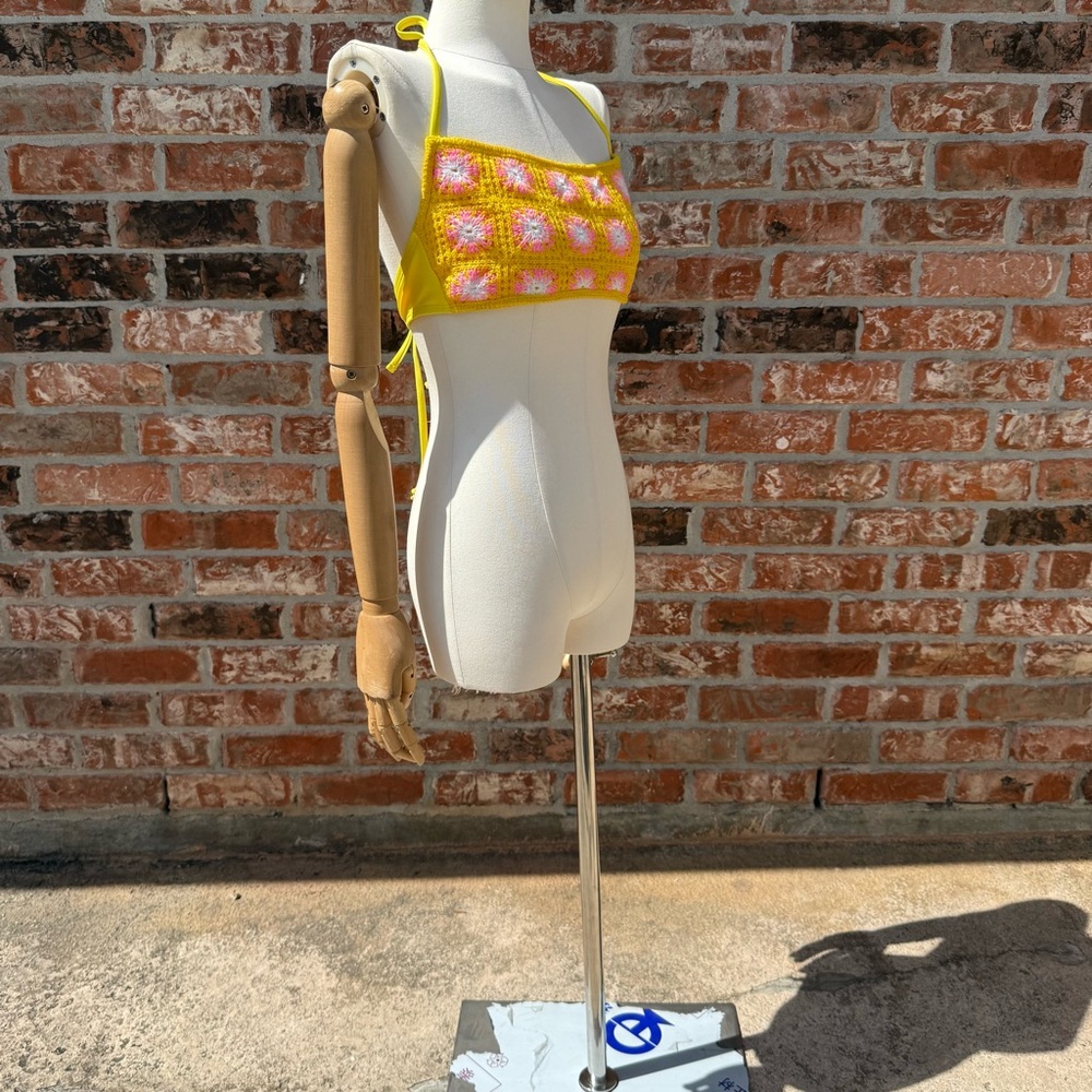 Yellow Crocheted 🧶 Floral Crop Top / XS / Excellent condition - Picture 5 of 9